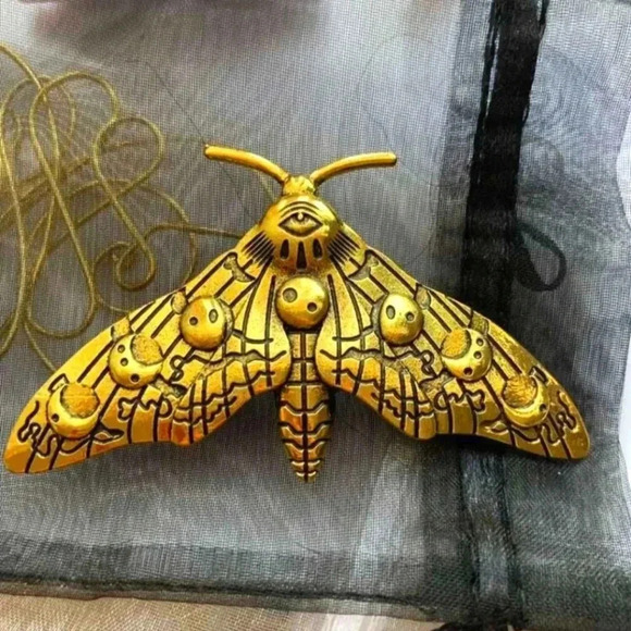 otaku ramen Accessories - Large hair clip moth gold beautiful accessory backpack womens jewelry charm purs